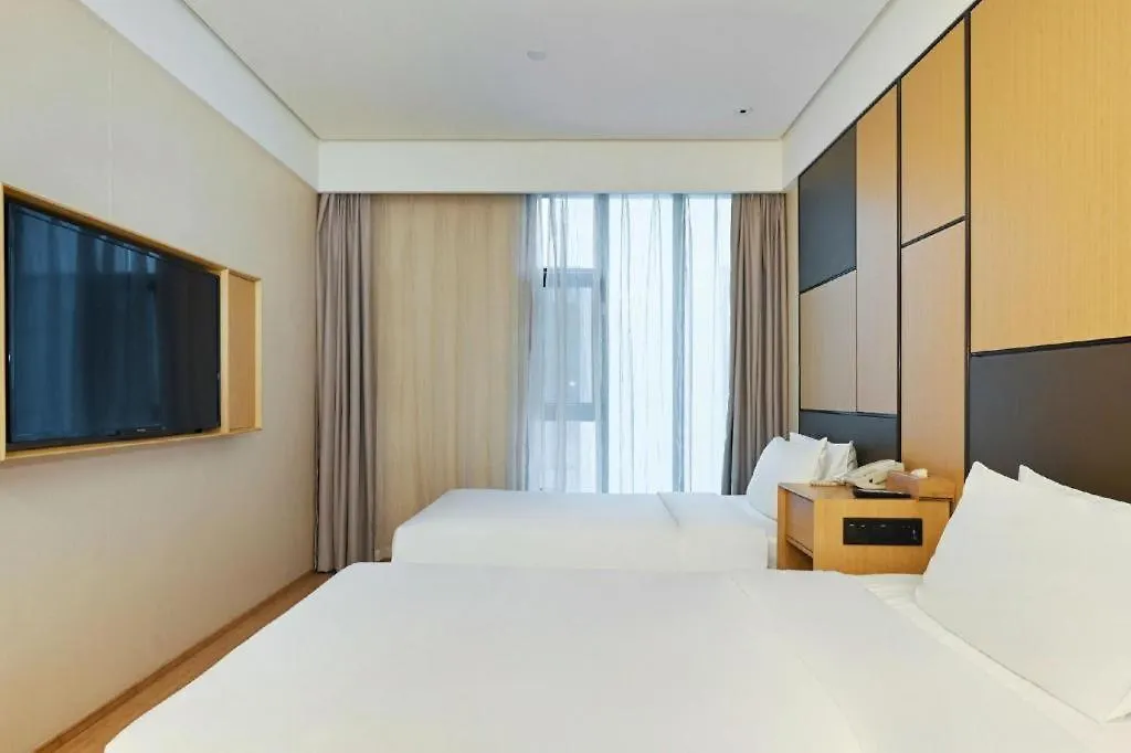 Ji Hotel Shanghai Hongqiao Yan'An XI Road 3*,