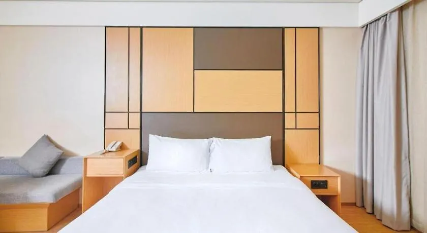 Ji Hotel Shanghai Hongqiao Yan'An XI Road